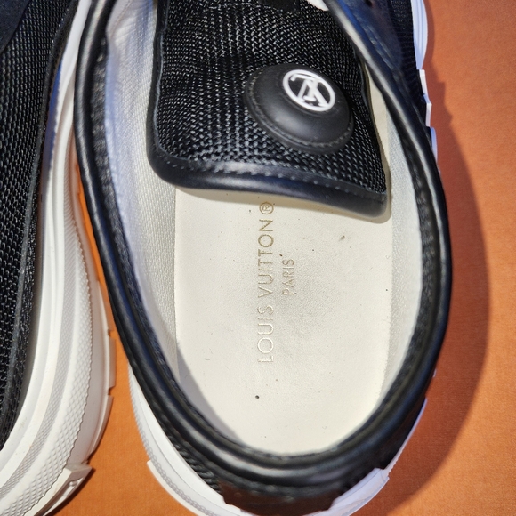 Luis Vuitton sneakers size 38 - Picture 3 of 6